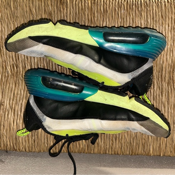 Nike air max 2090 Black and Neon Yellow Athletic Shoes main image 4